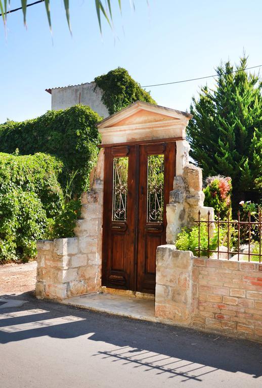 Potoula Apts كاتو ذاراتسو المظهر الخارجي الصورة