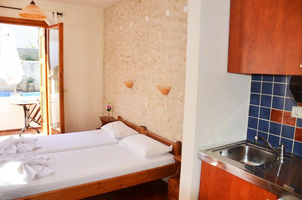 Potoula Apts كاتو ذاراتسو المظهر الخارجي الصورة
