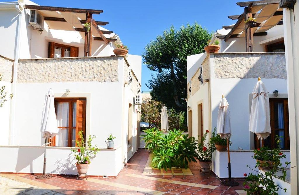 Potoula Apts كاتو ذاراتسو المظهر الخارجي الصورة